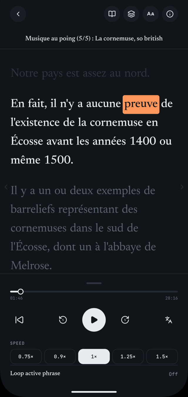 The E-clair reading view: a French podcast transcript with the phrase being spoken highlighted, over playback speed and phrase-loop controls.